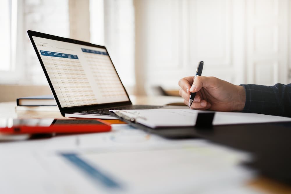 working-with-documents-online-spreadsheets-man-counts-company-s-revenue